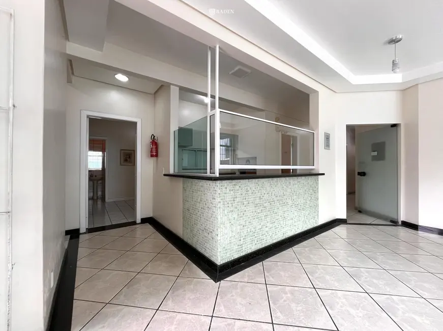 Foto 2 de Loja com 8 quartos para alugar, 160m2 em Nações, Balneario Camboriu - SC