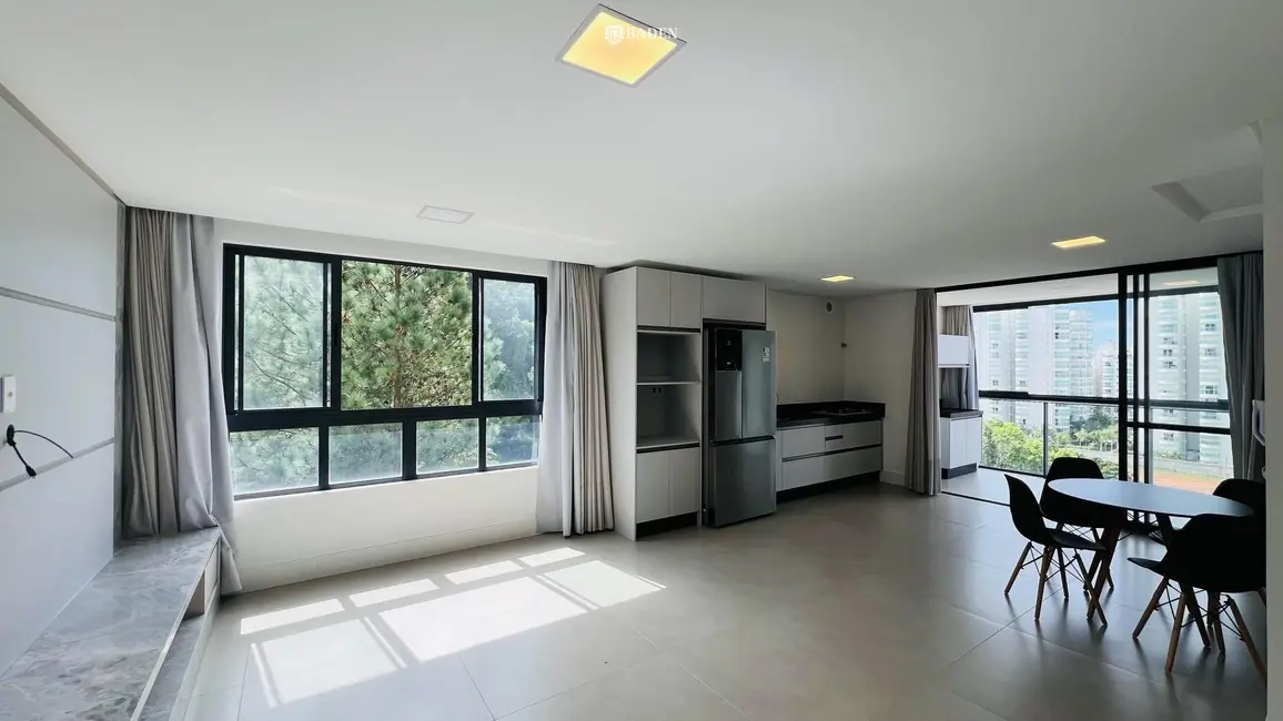 Apartamento com 3 quartos para alugar, 130m2 em Itajai - SC - imagem 4 Foto 4 de Apartamento com 3 quartos para alugar, 130m2 em Itajai - SC