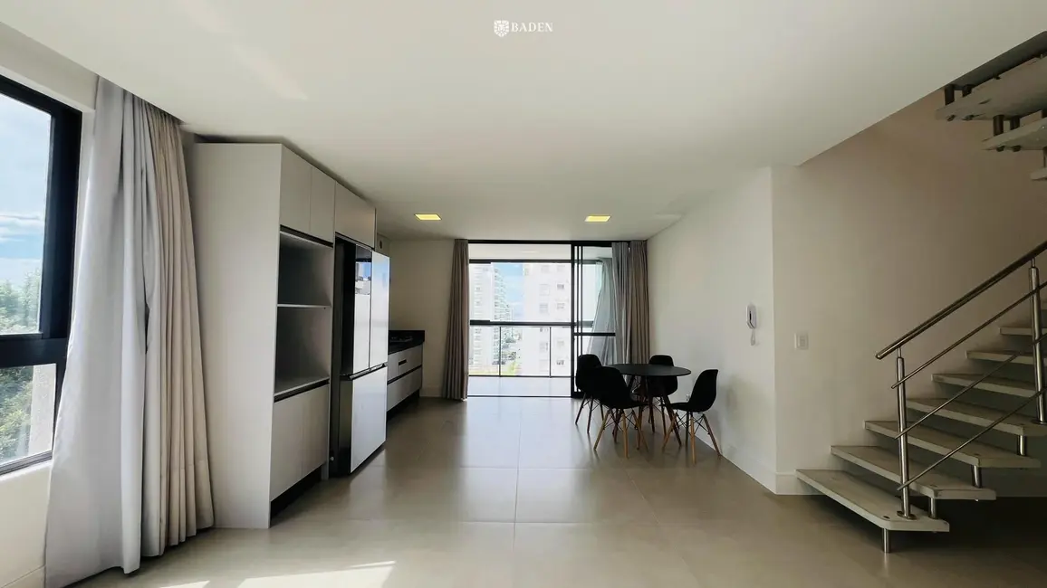 Apartamento com 3 quartos para alugar, 130m2 em Itajai - SC - imagem 5 Foto 5 de Apartamento com 3 quartos para alugar, 130m2 em Itajai - SC