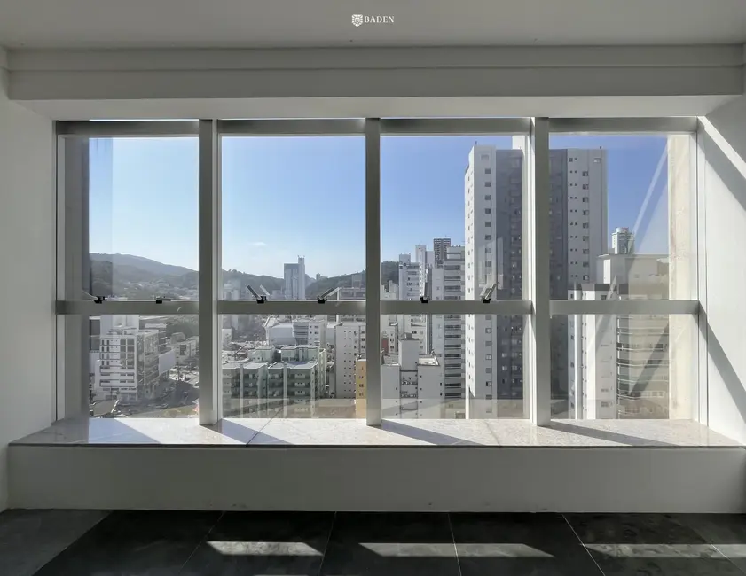 Foto 3 de Sala Comercial com 1 quarto para alugar, 43m2 em Pioneiros, Balneario Camboriu - SC