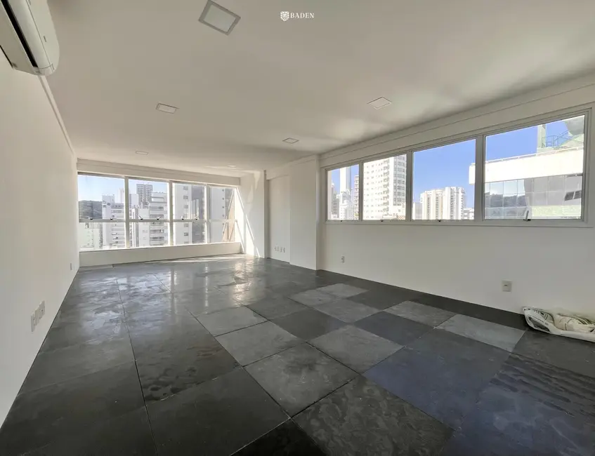 Foto 1 de Sala Comercial com 1 quarto para alugar, 43m2 em Pioneiros, Balneario Camboriu - SC