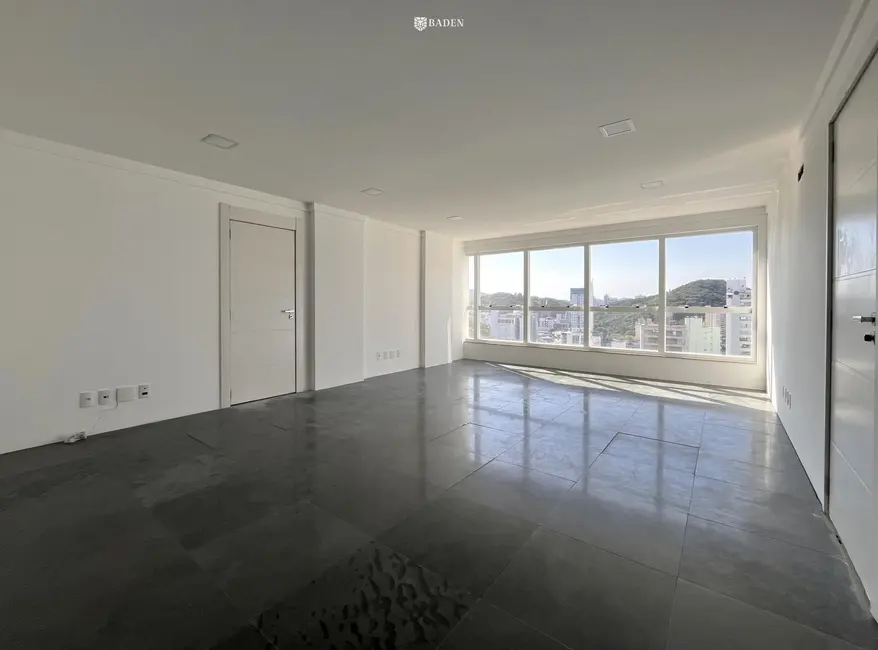 Foto 1 de Sala Comercial com 1 quarto para alugar, 43m2 em Pioneiros, Balneario Camboriu - SC