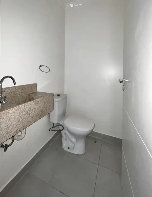 Foto 3 de Sala Comercial com 1 quarto para alugar, 43m2 em Pioneiros, Balneario Camboriu - SC
