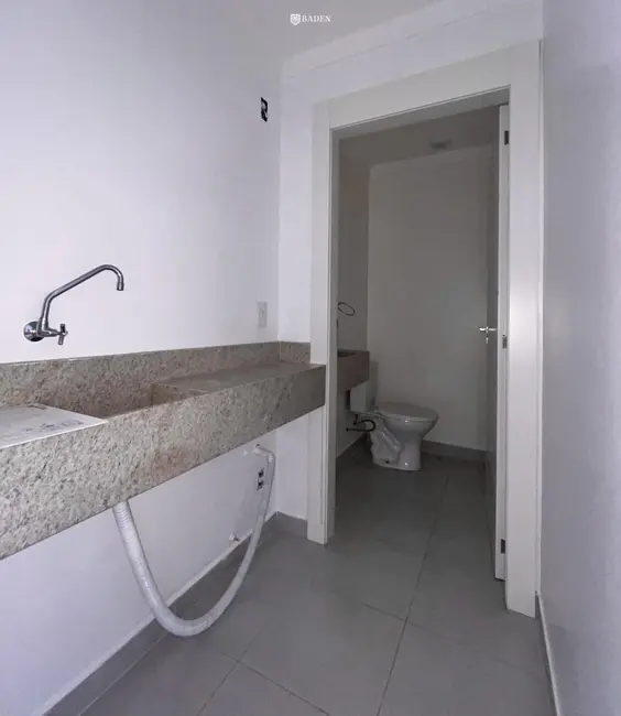 Foto 4 de Sala Comercial com 1 quarto para alugar, 43m2 em Pioneiros, Balneario Camboriu - SC