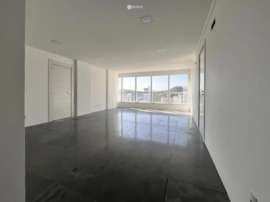 Foto 2 de Sala Comercial com 1 quarto para alugar, 43m2 em Pioneiros, Balneario Camboriu - SC