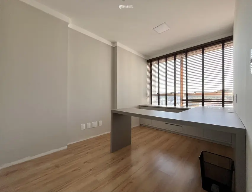 Foto 5 de Sala Comercial com 3 quartos para alugar, 43m2 em Pioneiros, Balneario Camboriu - SC