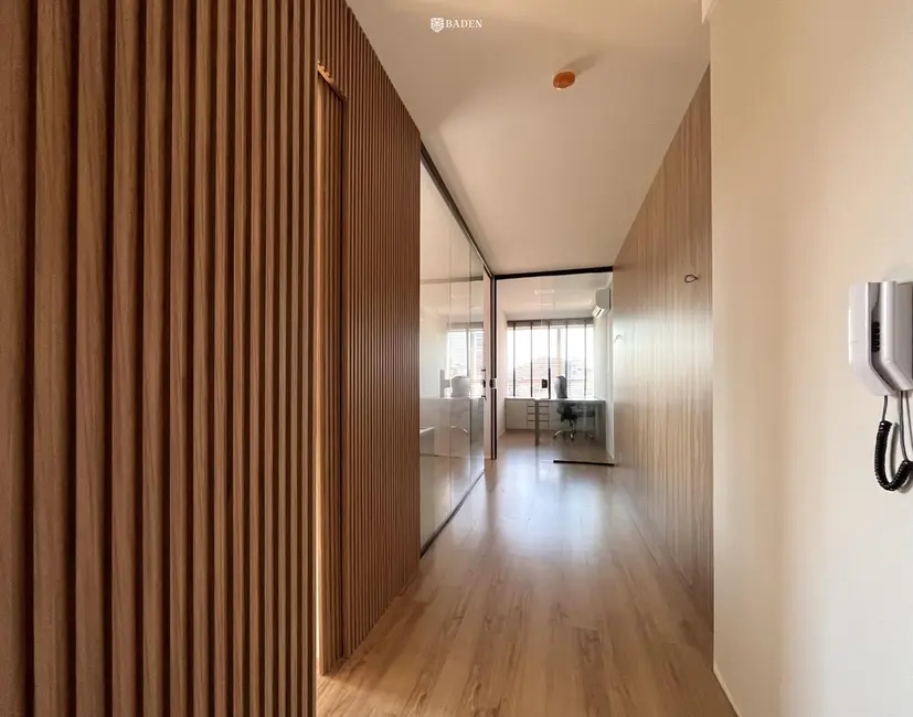 Foto 2 de Sala Comercial com 3 quartos para alugar, 43m2 em Pioneiros, Balneario Camboriu - SC