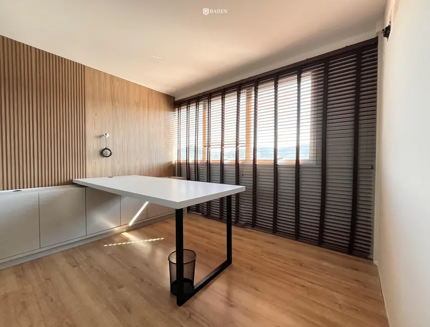 Foto 4 de Sala Comercial com 3 quartos para alugar, 43m2 em Pioneiros, Balneario Camboriu - SC