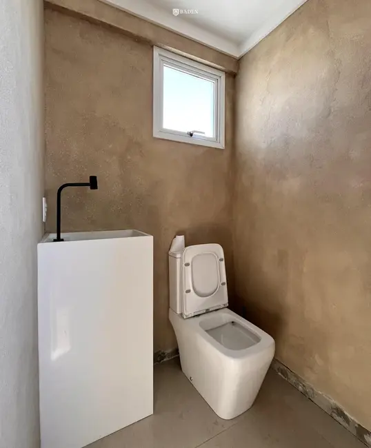 Foto 8 de Sala Comercial com 3 quartos para alugar, 43m2 em Pioneiros, Balneario Camboriu - SC