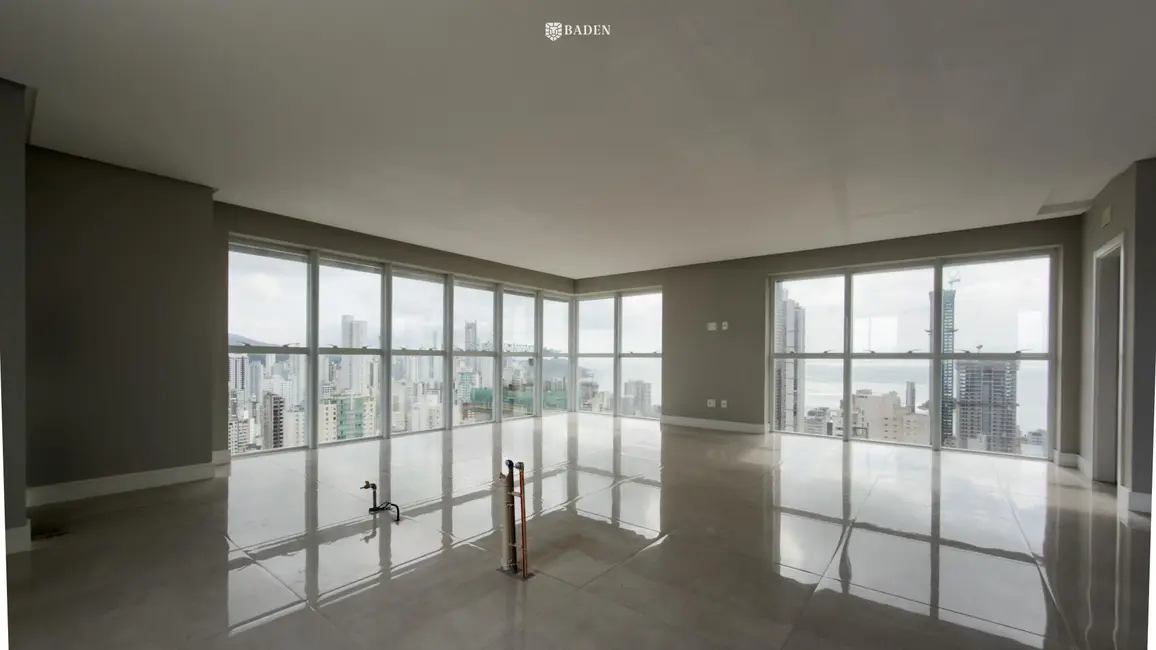 Foto 2 de Cobertura com 6 quartos à venda, 347m2 em Centro, Balneario Camboriu - SC