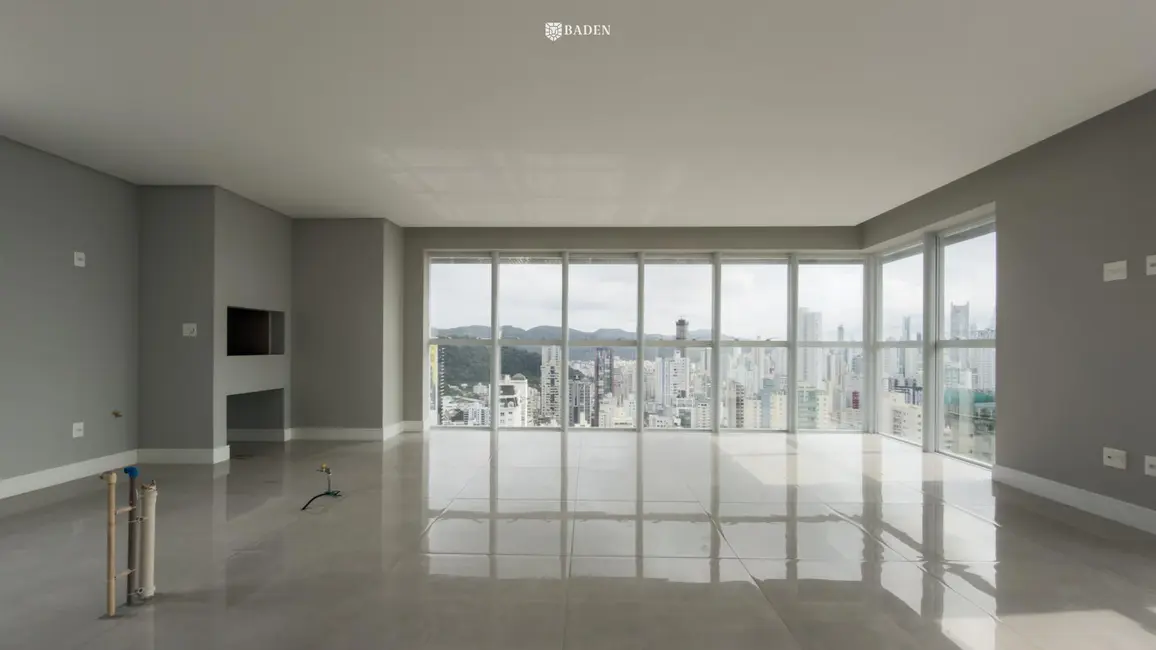 Foto 3 de Cobertura com 6 quartos à venda, 347m2 em Centro, Balneario Camboriu - SC