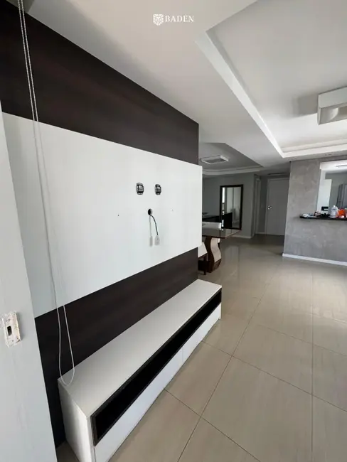 Foto 2 de Apartamento com 3 quartos para alugar, 127m2 em Centro, Balneario Camboriu - SC