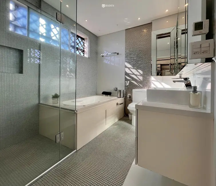 Foto 8 de Apartamento com 3 quartos para alugar, 162m2 em Centro, Balneario Camboriu - SC