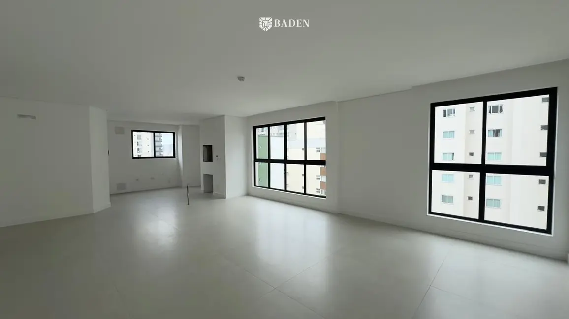Foto 3 de Apartamento com 3 quartos à venda, 104m2 em Centro, Balneario Camboriu - SC