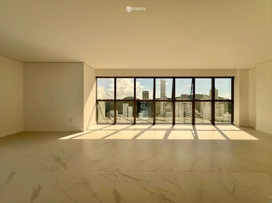 Foto 3 de Cobertura com 5 quartos à venda, 321m2 em Pioneiros, Balneario Camboriu - SC