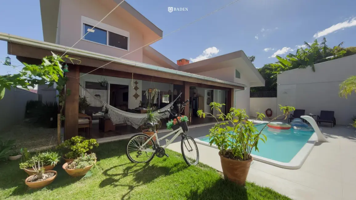 Foto 2 de Casa com 3 quartos à venda, 272m2 em Penha - SC