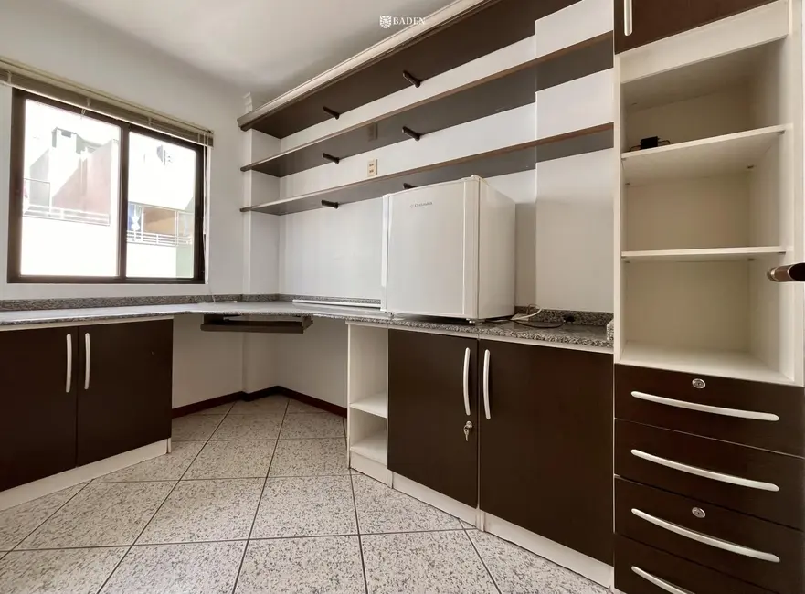 Foto 8 de Apartamento com 3 quartos para alugar, 174m2 em Centro, Balneario Camboriu - SC