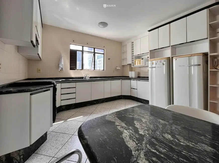 Foto 5 de Apartamento com 3 quartos para alugar, 174m2 em Centro, Balneario Camboriu - SC