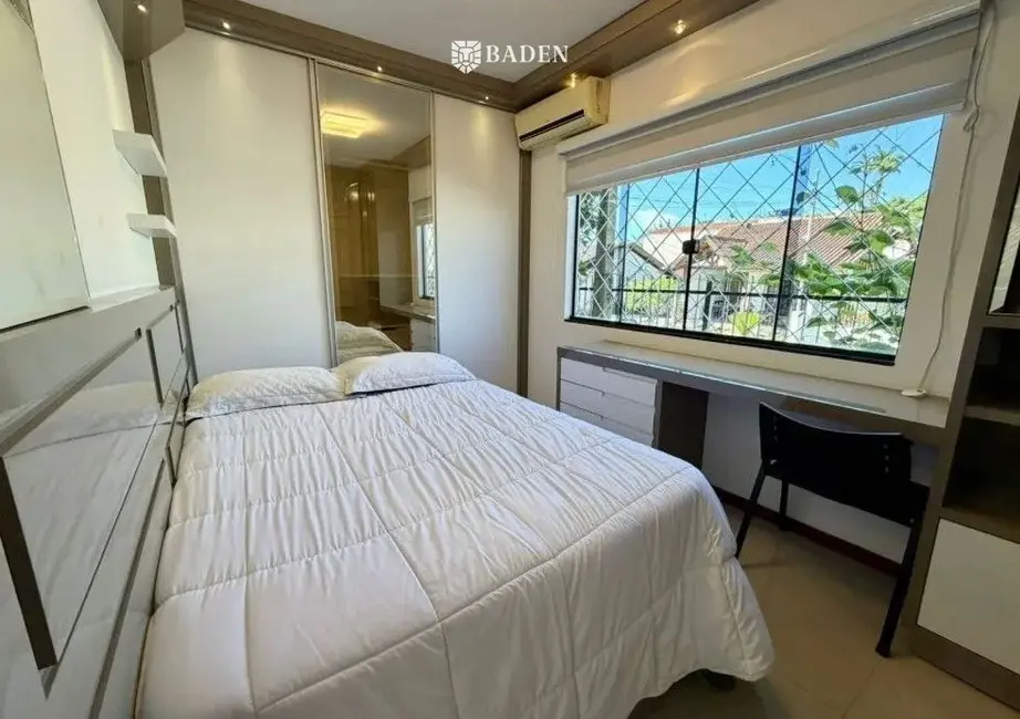 Foto 7 de Casa com 4 quartos para alugar, 170m2 em Nações, Balneario Camboriu - SC