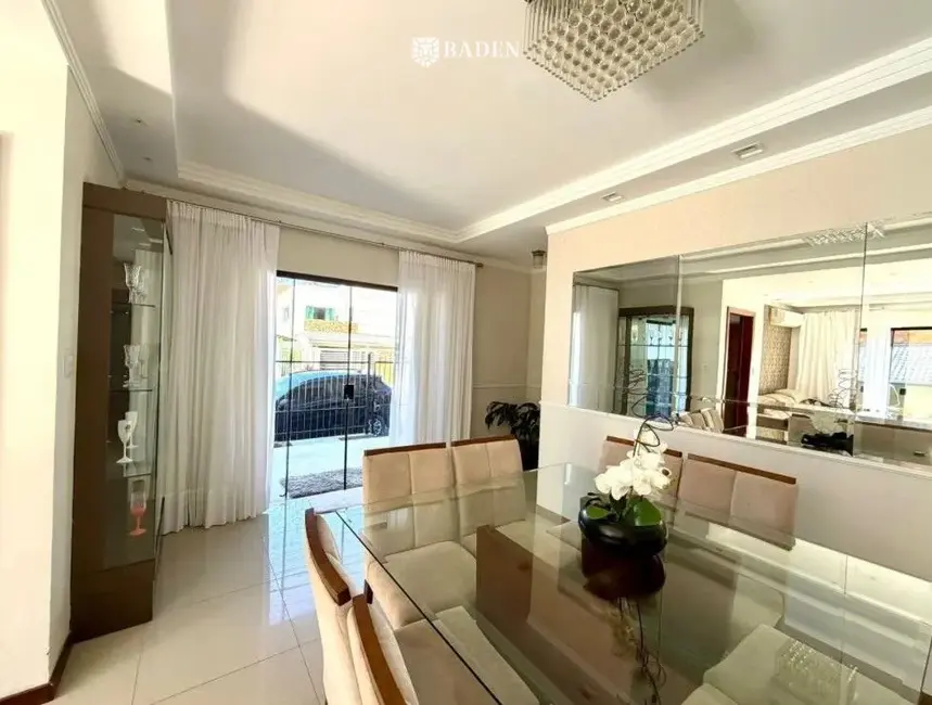 Foto 5 de Casa com 4 quartos para alugar, 170m2 em Nações, Balneario Camboriu - SC