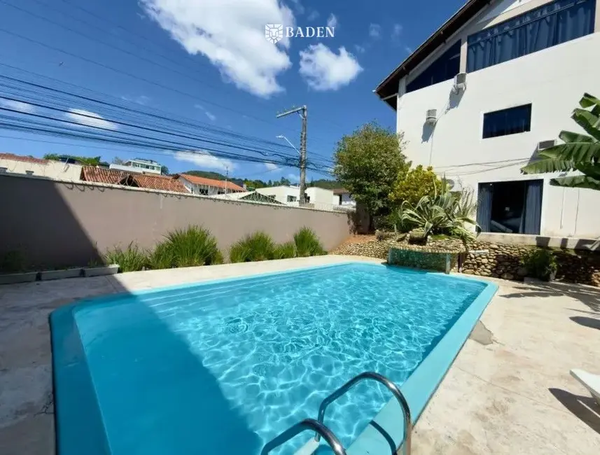 Foto 1 de Casa com 4 quartos para alugar, 170m2 em Nações, Balneario Camboriu - SC