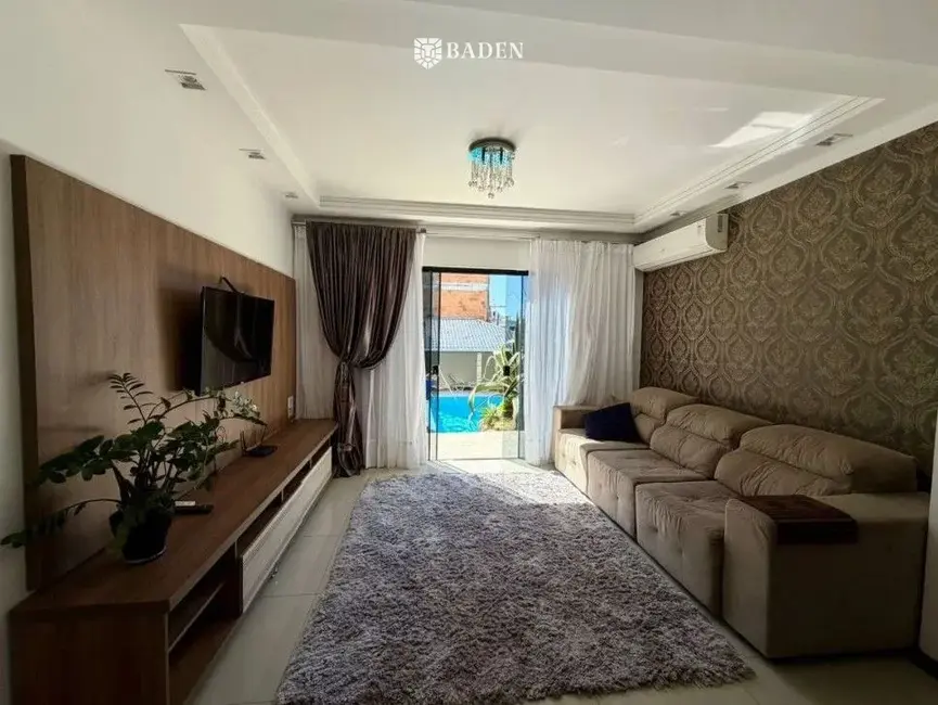 Foto 6 de Casa com 4 quartos para alugar, 170m2 em Nações, Balneario Camboriu - SC