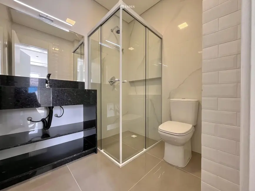 Foto 2 de Sobrado com 3 quartos para alugar, 146m2 em Centro, Balneario Camboriu - SC