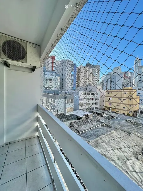 Apartamento com 3 quartos à venda, 70m2 em Centro, Balneario Camboriu - SC - imagem 1 Foto 1 de Apartamento com 3 quartos à venda, 70m2 em Centro, Balneario Camboriu - SC