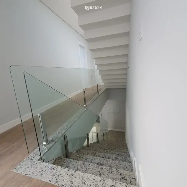 Sobrado com 4 quartos à venda, 420m2 em Praia dos Amores, Balneario Camboriu - SC - imagem 8 Foto 8 de Sobrado com 4 quartos à venda, 420m2 em Praia dos Amores, Balneario Camboriu - SC
