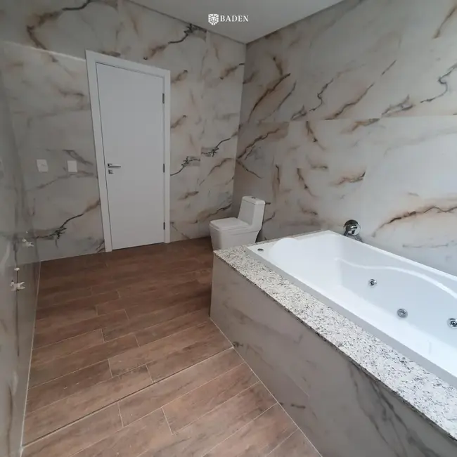 Sobrado com 4 quartos à venda, 420m2 em Praia dos Amores, Balneario Camboriu - SC - imagem 9 Foto 9 de Sobrado com 4 quartos à venda, 420m2 em Praia dos Amores, Balneario Camboriu - SC