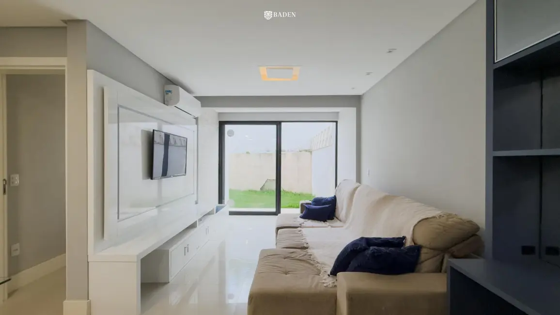Apartamento com 2 quartos para alugar, 104m2 em Praia dos Amores, Balneario Camboriu - SC - imagem 3 Foto 3 de Apartamento com 2 quartos para alugar, 104m2 em Praia dos Amores, Balneario Camboriu - SC