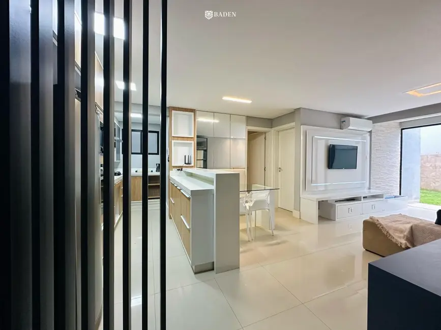 Apartamento com 2 quartos para alugar, 104m2 em Praia dos Amores, Balneario Camboriu - SC - imagem 1 Foto 1 de Apartamento com 2 quartos para alugar, 104m2 em Praia dos Amores, Balneario Camboriu - SC