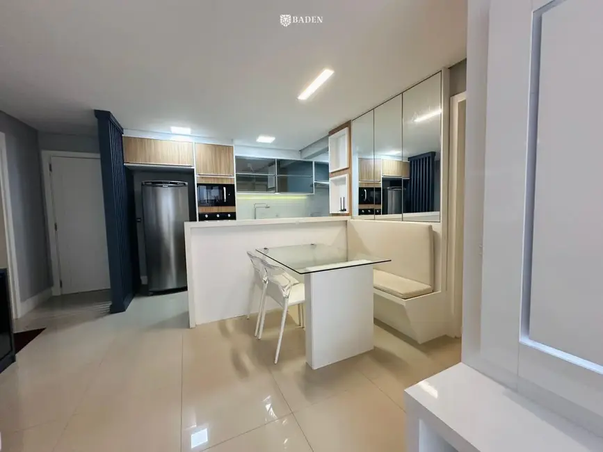 Apartamento com 2 quartos para alugar, 104m2 em Praia dos Amores, Balneario Camboriu - SC - imagem 2 Foto 2 de Apartamento com 2 quartos para alugar, 104m2 em Praia dos Amores, Balneario Camboriu - SC