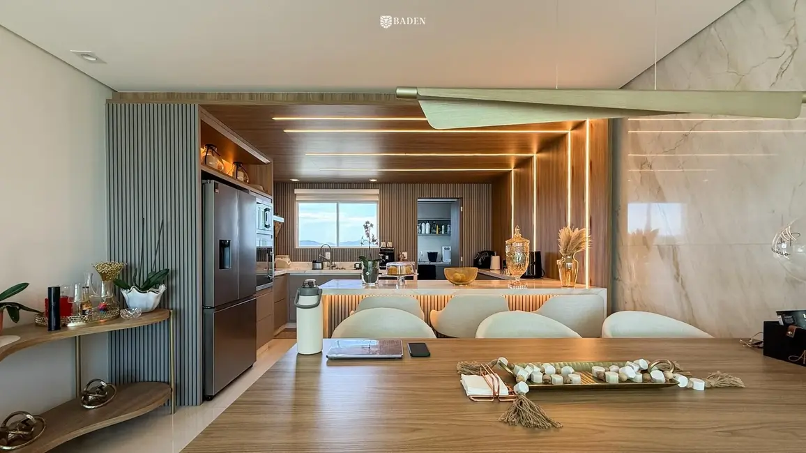 Apartamento com 3 quartos à venda, 139m2 em Centro, Balneario Camboriu - SC - imagem 4 Foto 4 de Apartamento com 3 quartos à venda, 139m2 em Centro, Balneario Camboriu - SC