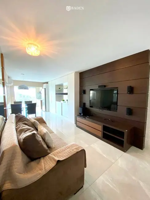 Foto 2 de Apartamento com 2 quartos para alugar, 90m2 em Pioneiros, Balneario Camboriu - SC