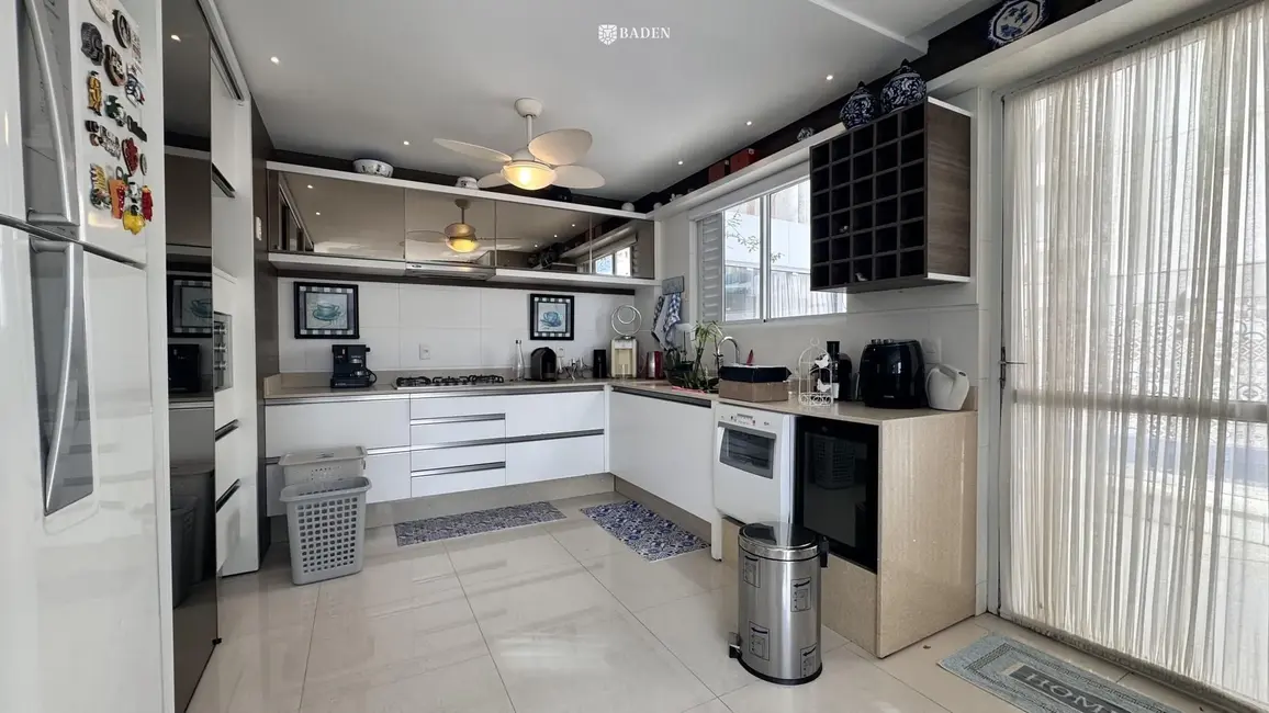 Apartamento com 2 quartos para alugar, 192m2 em Centro, Balneario Camboriu - SC - imagem 7 Foto 7 de Apartamento com 2 quartos para alugar, 192m2 em Centro, Balneario Camboriu - SC