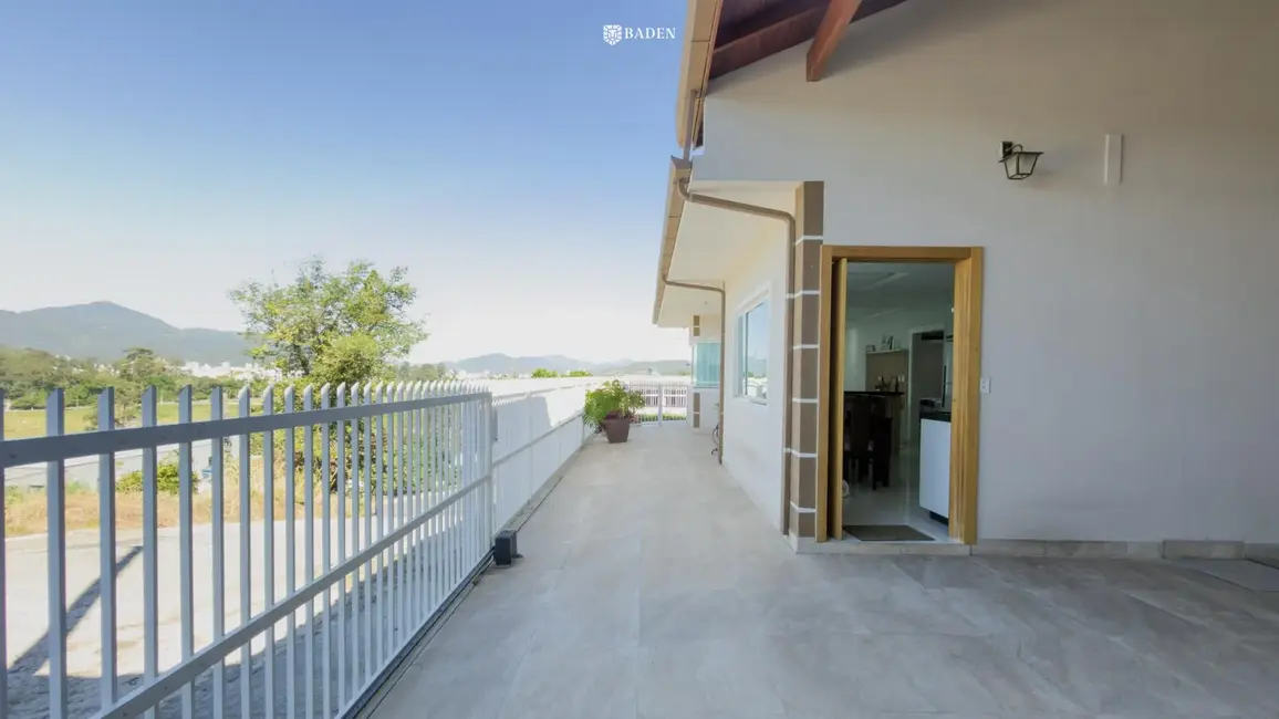 Casa com 3 quartos à venda, 133m2 em Camboriu - SC - imagem 3 Foto 3 de Casa com 3 quartos à venda, 133m2 em Camboriu - SC