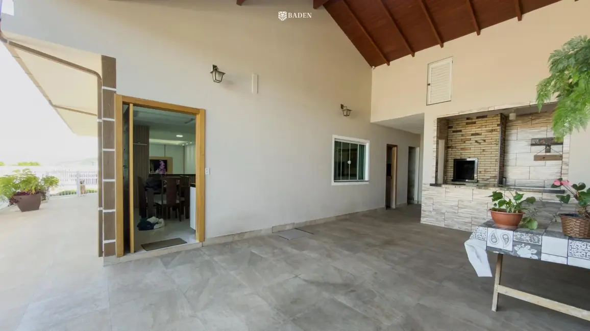 Casa com 3 quartos à venda, 133m2 em Camboriu - SC - imagem 4 Foto 4 de Casa com 3 quartos à venda, 133m2 em Camboriu - SC