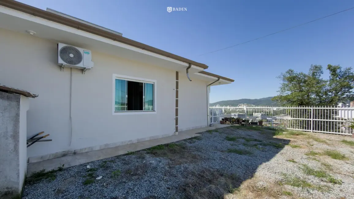Casa com 3 quartos à venda, 133m2 em Camboriu - SC - imagem 2 Foto 2 de Casa com 3 quartos à venda, 133m2 em Camboriu - SC