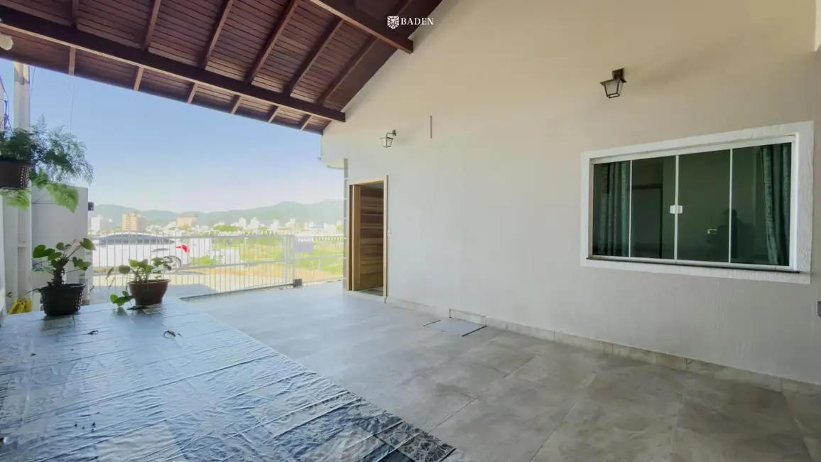 Casa com 3 quartos à venda, 133m2 em Camboriu - SC - imagem 5 Foto 5 de Casa com 3 quartos à venda, 133m2 em Camboriu - SC