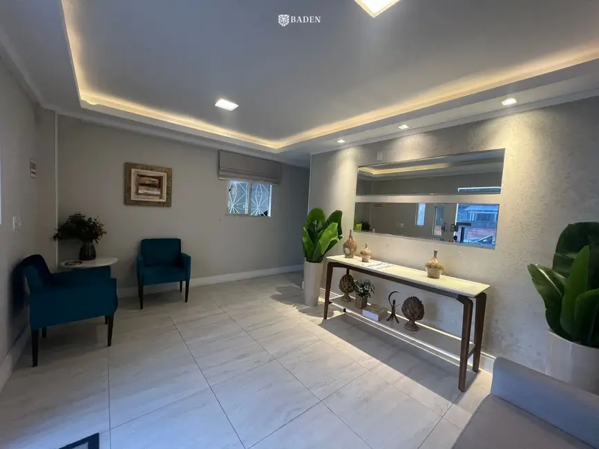 Apartamento com 3 quartos à venda, 65m2 em Centro, Balneario Camboriu - SC - imagem 2 Foto 2 de Apartamento com 3 quartos à venda, 65m2 em Centro, Balneario Camboriu - SC