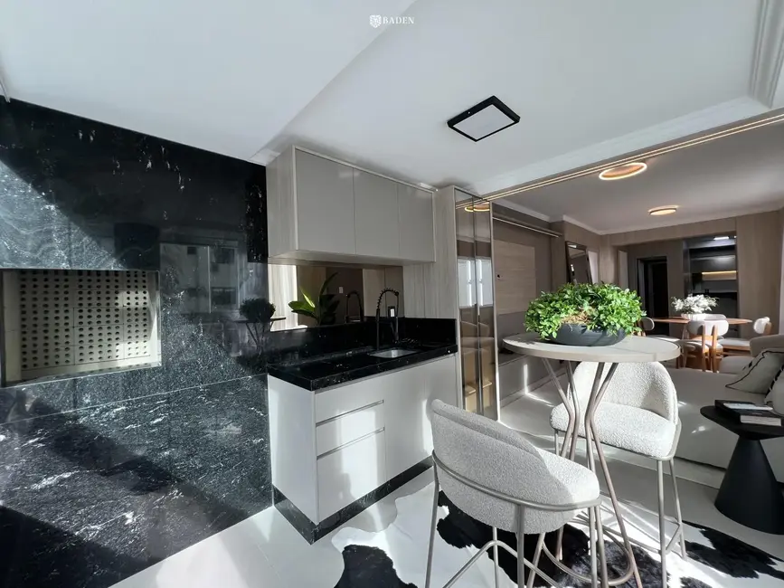 Apartamento com 3 quartos à venda, 105m2 em Centro, Balneario Camboriu - SC - imagem 3 Foto 3 de Apartamento com 3 quartos à venda, 105m2 em Centro, Balneario Camboriu - SC