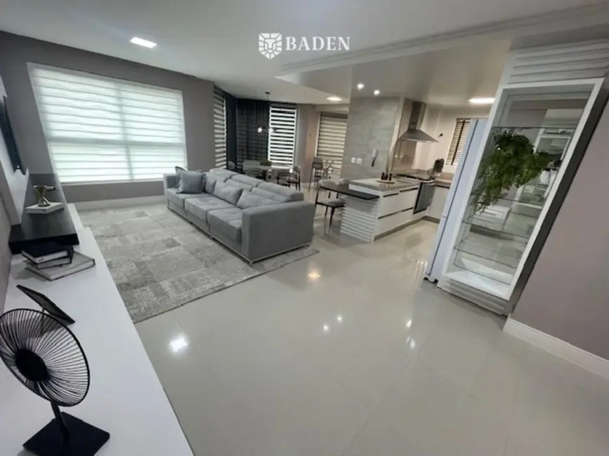 Apartamento com 3 quartos à venda, 136m2 em Centro, Balneario Camboriu - SC - imagem 3 Foto 3 de Apartamento com 3 quartos à venda, 136m2 em Centro, Balneario Camboriu - SC