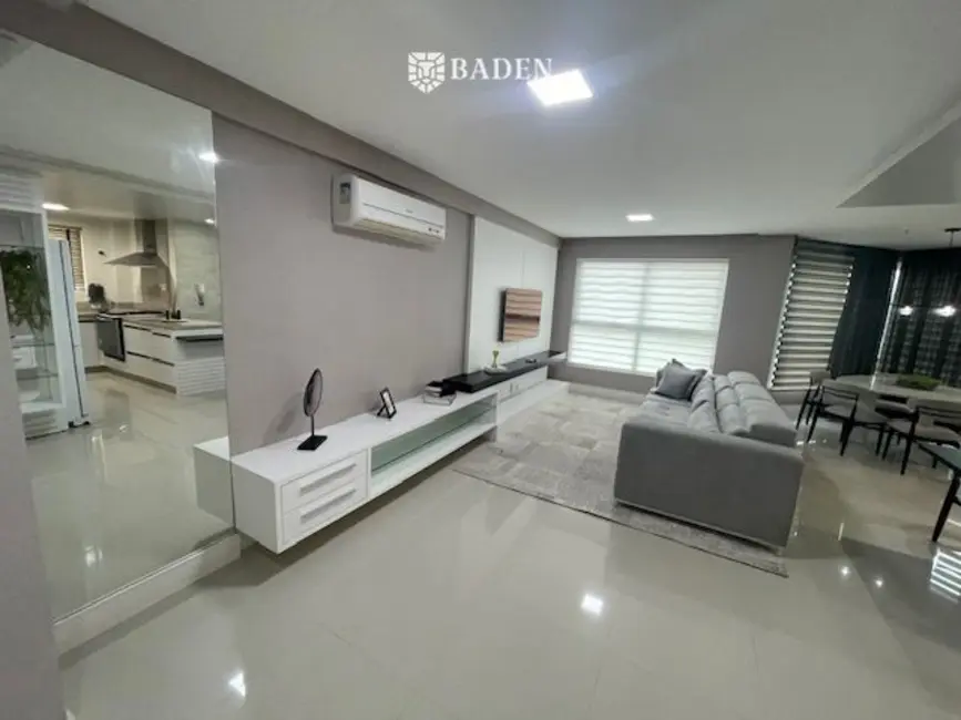 Apartamento com 3 quartos à venda, 136m2 em Centro, Balneario Camboriu - SC - imagem 2 Foto 2 de Apartamento com 3 quartos à venda, 136m2 em Centro, Balneario Camboriu - SC