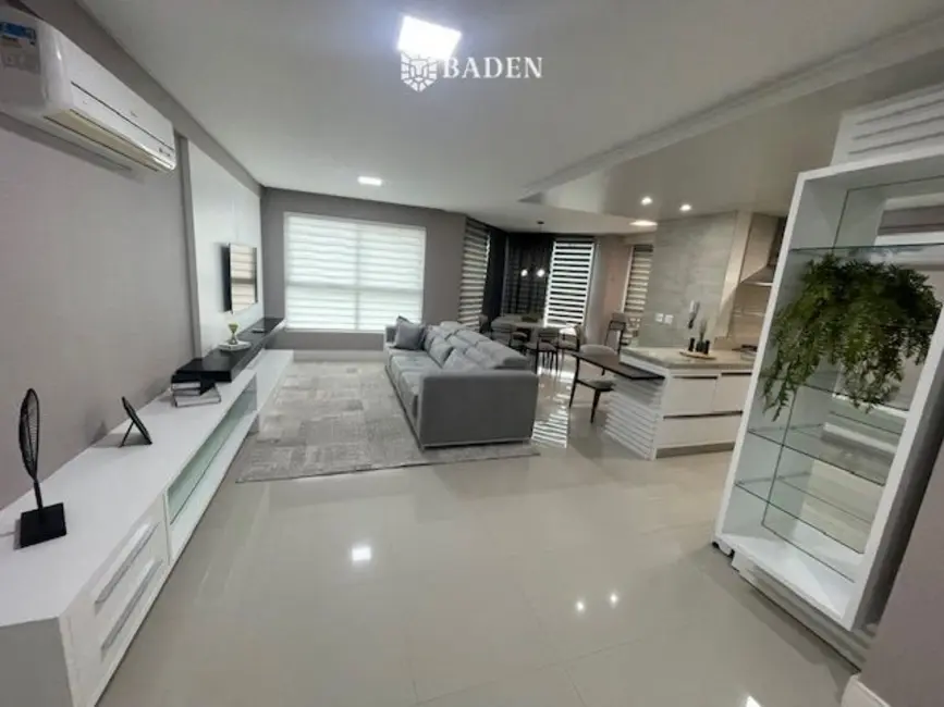 Apartamento com 3 quartos à venda, 136m2 em Centro, Balneario Camboriu - SC - imagem 1 Foto 1 de Apartamento com 3 quartos à venda, 136m2 em Centro, Balneario Camboriu - SC