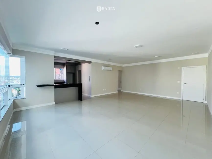 Foto 3 de Apartamento com 3 quartos à venda, 134m2 em Centro, Balneario Camboriu - SC