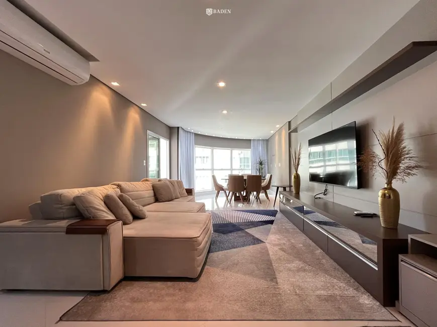 Apartamento com 4 quartos para alugar, 160m2 em Pioneiros, Balneario Camboriu - SC - imagem 4 Foto 4 de Apartamento com 4 quartos para alugar, 160m2 em Pioneiros, Balneario Camboriu - SC