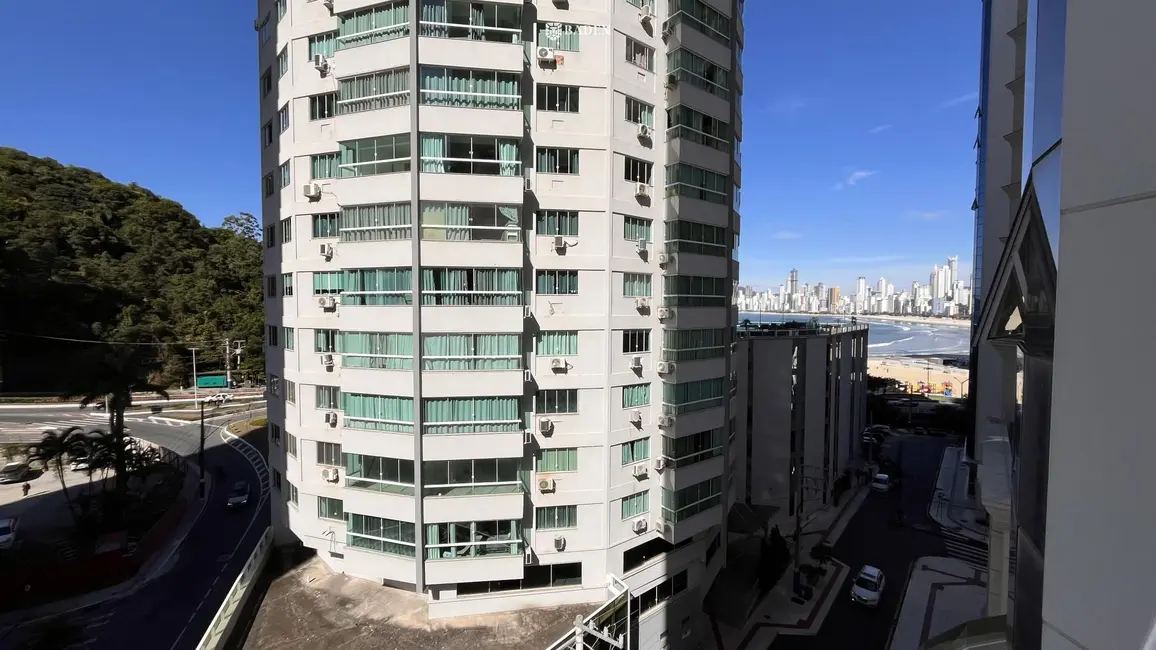 Apartamento com 4 quartos para alugar, 160m2 em Pioneiros, Balneario Camboriu - SC - imagem 8 Foto 8 de Apartamento com 4 quartos para alugar, 160m2 em Pioneiros, Balneario Camboriu - SC