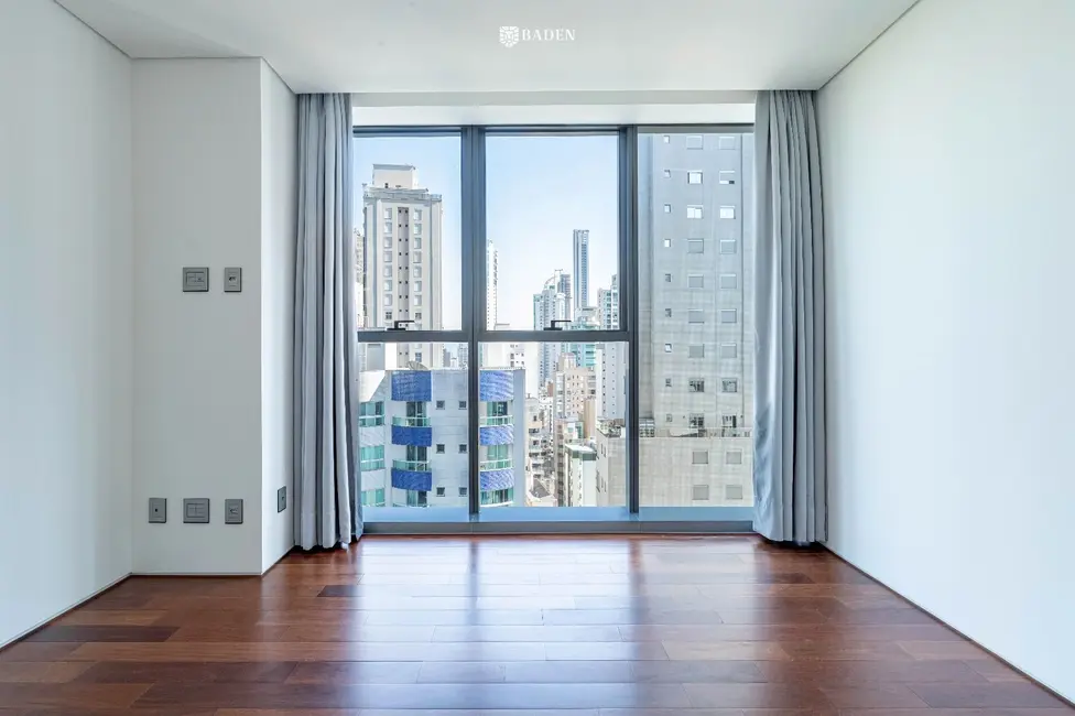 Foto 9 de Apartamento com 4 quartos à venda, 248m2 em Balneario Camboriu - SC