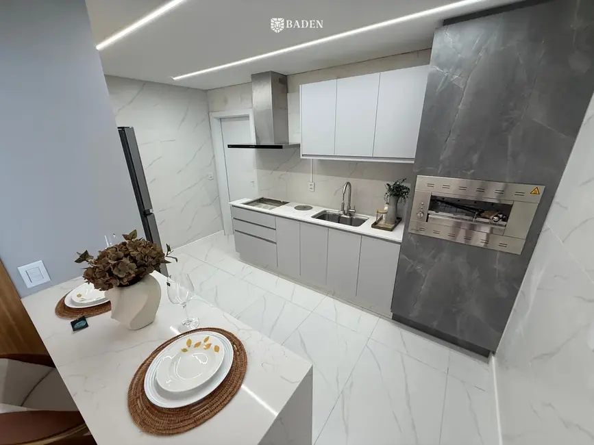 Apartamento com 3 quartos à venda, 111m2 em Centro, Balneario Camboriu - SC - imagem 4 Foto 4 de Apartamento com 3 quartos à venda, 111m2 em Centro, Balneario Camboriu - SC
